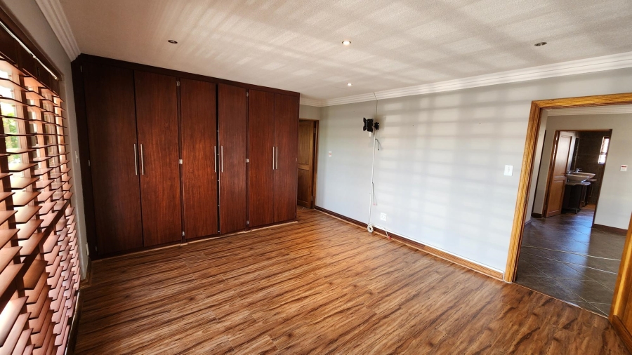 6 Bedroom Property for Sale in Bergsig Western Cape